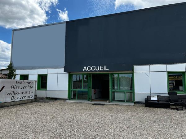 Bureaux à louer à Cadaujac plateau de 300 m² de plain pied avec parkings