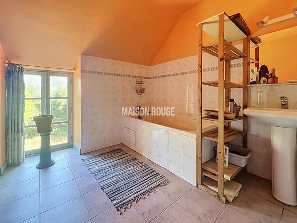 Maison de caractère avec vaste pièce de vie et jardin à Mont-Dol