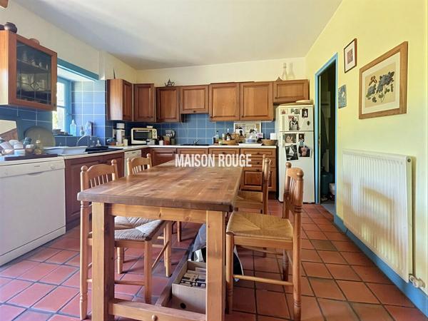 Maison de caractère avec vaste pièce de vie et jardin à Mont-Dol
