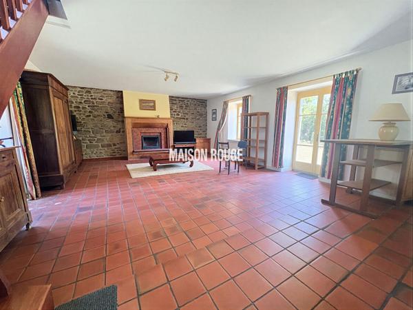 Maison de caractère avec vaste pièce de vie et jardin à Mont-Dol