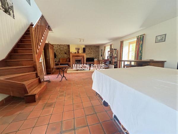 Maison de caractère avec vaste pièce de vie et jardin à Mont-Dol