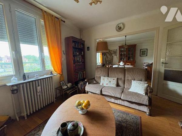 Une maison d'habitation sur sous-sol, située 25 rue Danton à SALBRIS (41300), d'une superficie ...