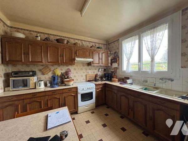 Une maison d'habitation sur sous-sol, située 25 rue Danton à SALBRIS (41300), d'une superficie ...