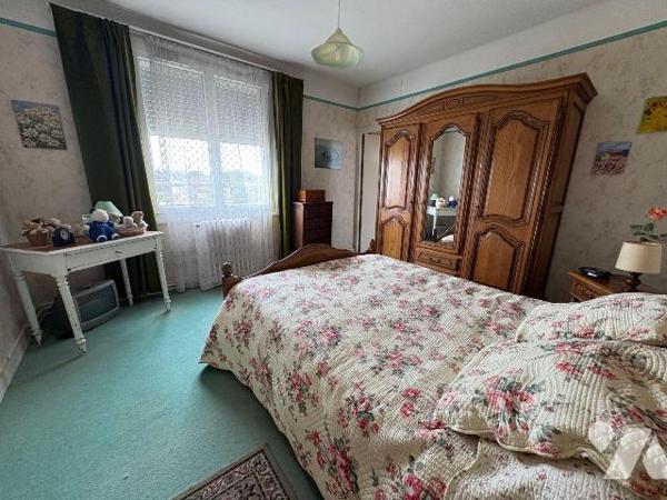 Une maison d'habitation sur sous-sol, située 25 rue Danton à SALBRIS (41300), d'une superficie ...