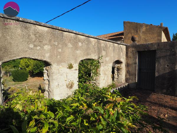 Pernes-les-Fontaines (84210) Ancienne demeure des Papes sur 2 ha