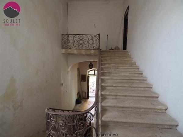 Pernes-les-Fontaines (84210) Ancienne demeure des Papes sur 2 ha