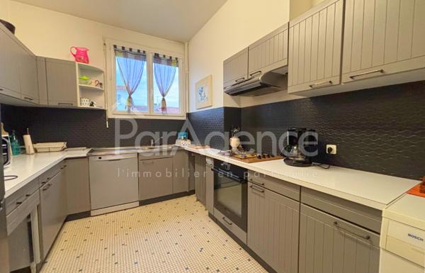 CENTRE-VILLE ET 300 M PLAGE APPARTEMENT 3PP AVEC BALCON