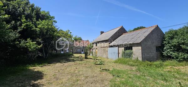 🏡 Située à SURZUR, dans un environnement privilégié et verdoyant, venez découvrir cette belle longère en pierres et sa grande dépendance à rénover.
Vous pourrez adapter votre projet sur mesure sur cette belle parcelle de 1200².
Cet ensemble se compose d’une longère en pierre avec un potentiel aux alentours des 150 m² habitables après travaux et d’une dépendance de 100m².

📍 Les atouts :
✔ Belle longère en pierres 
✔ Environnement privilégié
✔ Gros potentiel

Une opportunité rare sur SURZUR pour un projet de vie.
À visiter sans tarder !