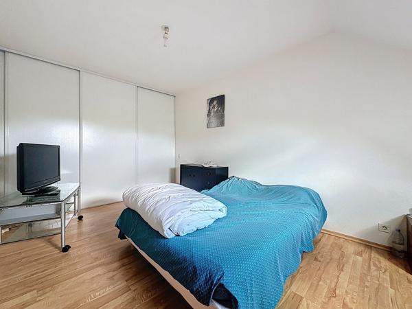 Immeuble à vendre avec deux appartements et un local commercial dans le bourg de VARADES.