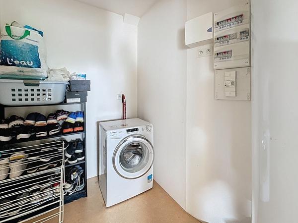 Immeuble à vendre avec deux appartements et un local commercial dans le bourg de VARADES.