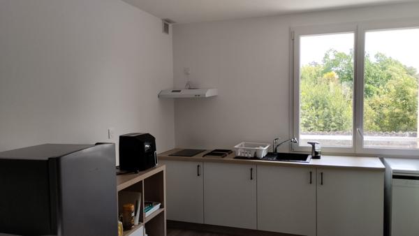 Immeuble à vendre avec deux appartements et un local commercial dans le bourg de VARADES.