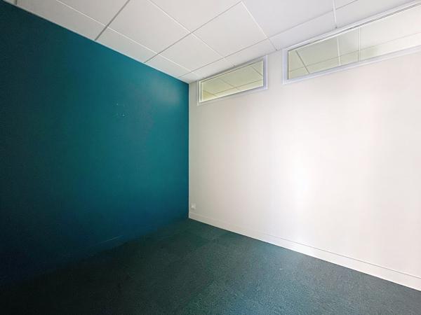 Immeuble à vendre avec deux appartements et un local commercial dans le bourg de VARADES.