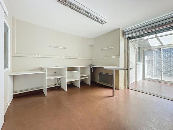 Immeuble à vendre avec deux appartements et un local commercial dans le bourg de VARADES.