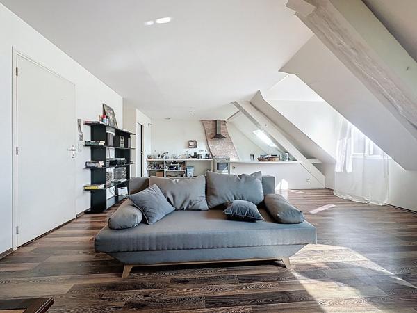 Immeuble à vendre avec deux appartements et un local commercial dans le bourg de VARADES.