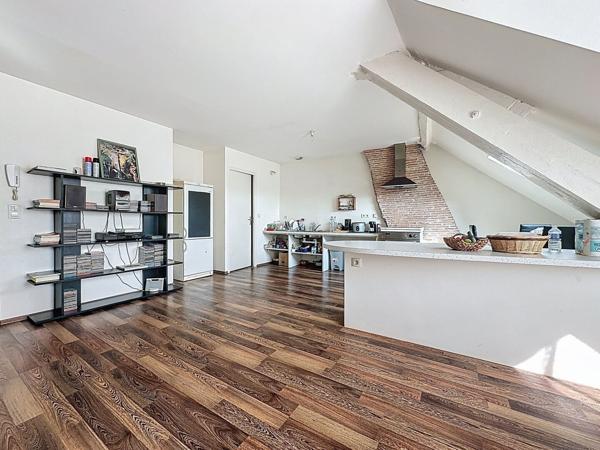 Immeuble à vendre avec deux appartements et un local commercial dans le bourg de VARADES.