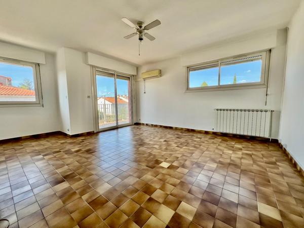 Appartement T4 rénové terrasse et garage, libre immédiatement