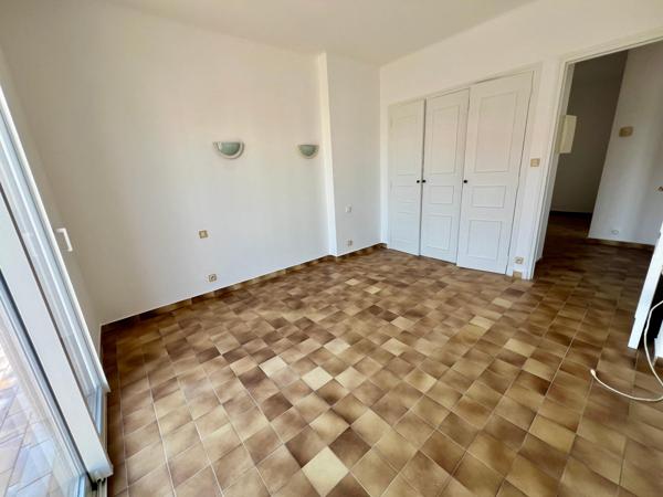 Appartement T4 rénové terrasse et garage, libre immédiatement
