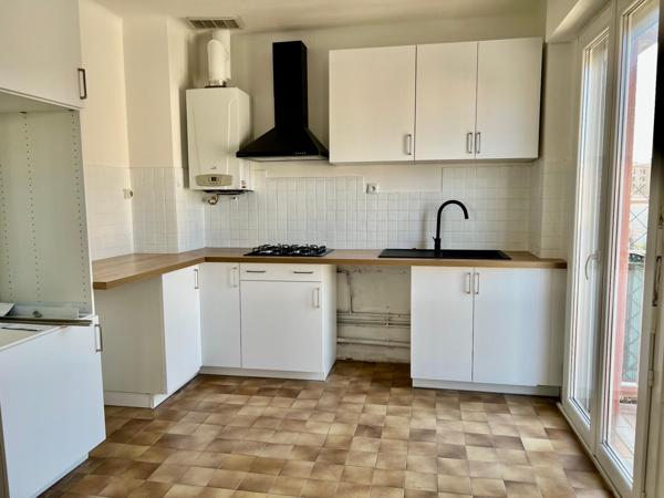 Appartement T4 rénové terrasse et garage, libre immédiatement