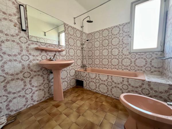 Appartement T4 rénové terrasse et garage, libre immédiatement