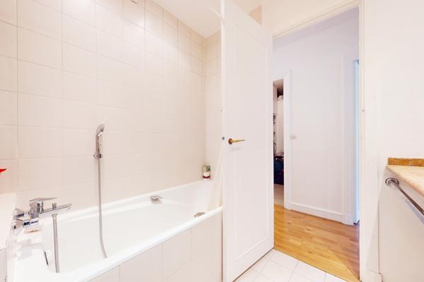 Un beau 4 pièces de 112m2 traversant sur jardin avec cave, parking et gardien