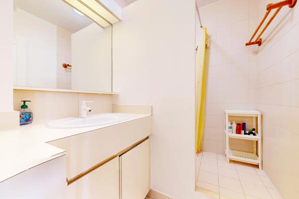 Un beau 4 pièces de 112m2 traversant sur jardin avec cave, parking et gardien