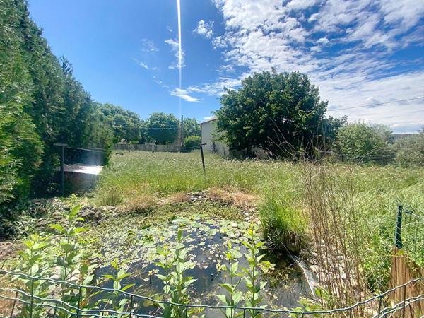 Atelier sur terrain constructible en zone urbaine, avec creation d'appartements.