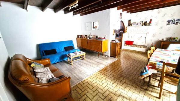 TRES JOLIE MAISON EN PIERRE ET UNE DEPANDANCE