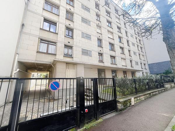 Issy Les Moulineaux-La Ferme 3 pièces 56m2 balcon traversant