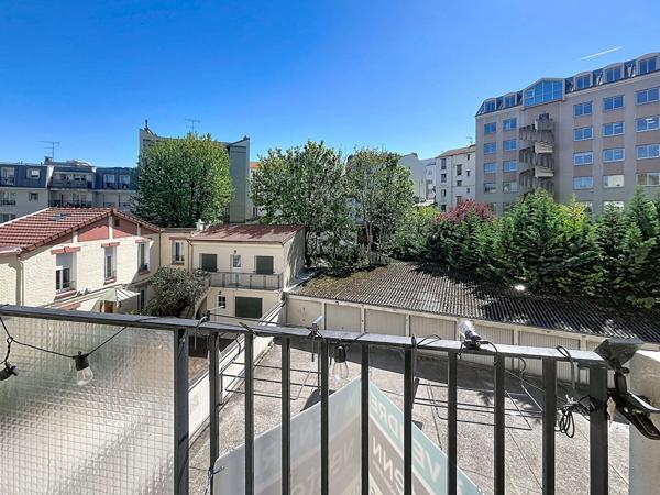 Issy Les Moulineaux-La Ferme 3 pièces 56m2 balcon traversant
