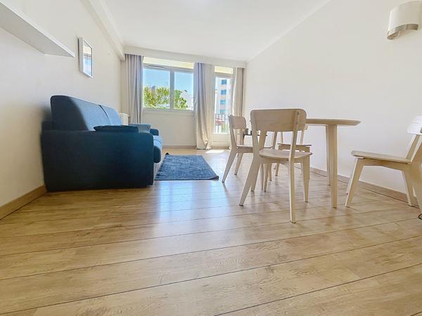 Issy Les Moulineaux-La Ferme 3 pièces 56m2 balcon traversant
