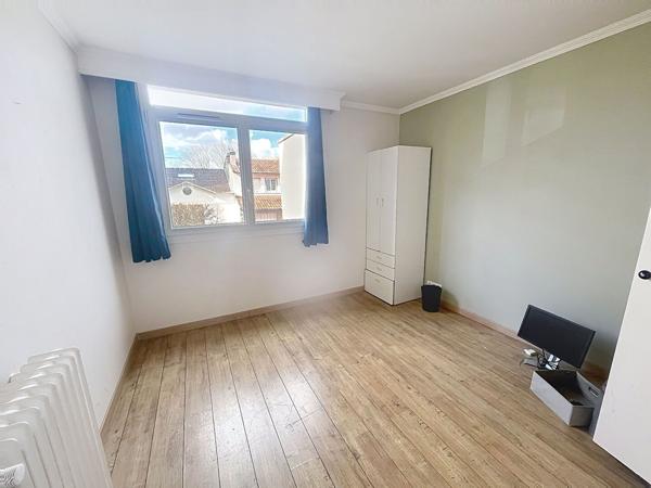 Issy Les Moulineaux-La Ferme 3 pièces 56m2 balcon traversant