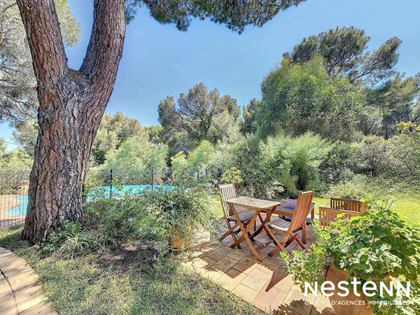 Villa Provencale avec piscine a debordement, dependances et apercu mer a Cavalaire-sur-Mer !