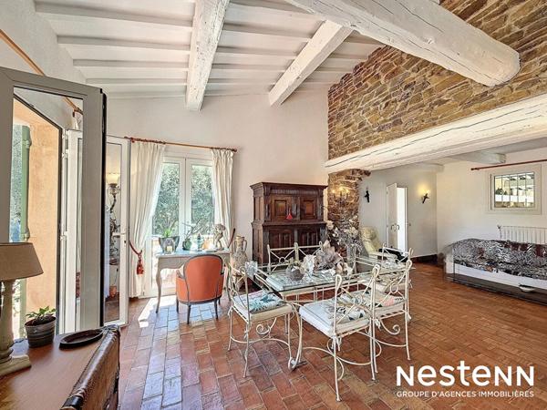 Villa Provencale avec piscine a debordement, dependances et apercu mer a Cavalaire-sur-Mer !