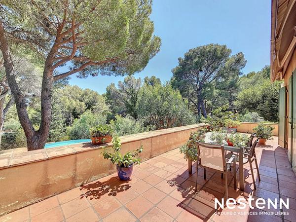 Villa Provencale avec piscine a debordement, dependances et apercu mer a Cavalaire-sur-Mer !