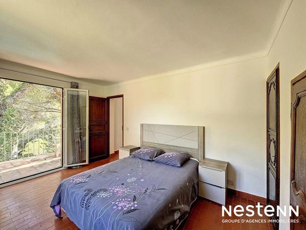 Villa Provencale avec piscine a debordement, dependances et apercu mer a Cavalaire-sur-Mer !