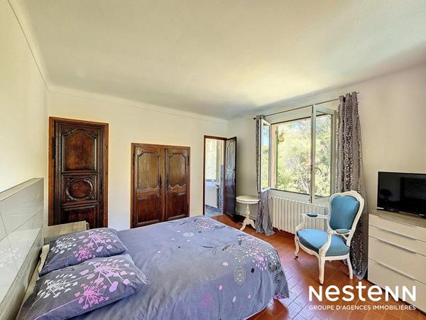 Villa Provencale avec piscine a debordement, dependances et apercu mer a Cavalaire-sur-Mer !