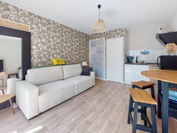 STUDIO AVEC BALCON, PARKING ET CAVE - 24M2 - SAINT- GEORGES-DE-DIDONNE (17110)