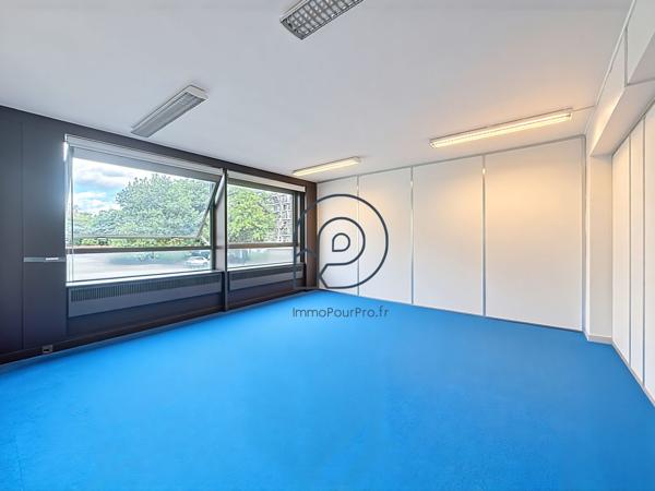 Bureaux composé de 2 espaces à Croix Grands boulevards