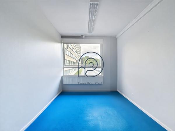 Bureaux composé de 2 espaces à Croix Grands boulevards