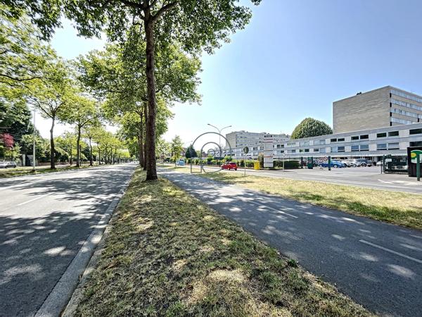 Bureaux composé de 2 espaces à Croix Grands boulevards