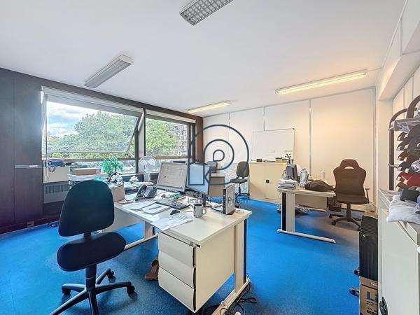 Bureaux composé de 2 espaces à Croix Grands boulevards