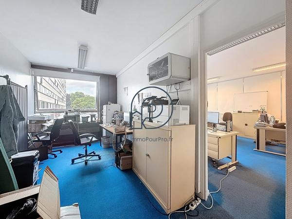Bureaux composé de 2 espaces à Croix Grands boulevards