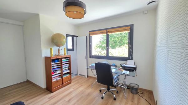 AUX PORTES DE LIMOGES OUEST SUPERBE MAISON ENTIEREMENT RENOVEE AVEC PISCINE ET POOL HOUSE