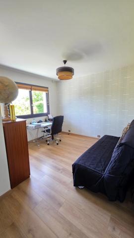 AUX PORTES DE LIMOGES OUEST SUPERBE MAISON ENTIEREMENT RENOVEE AVEC PISCINE ET POOL HOUSE