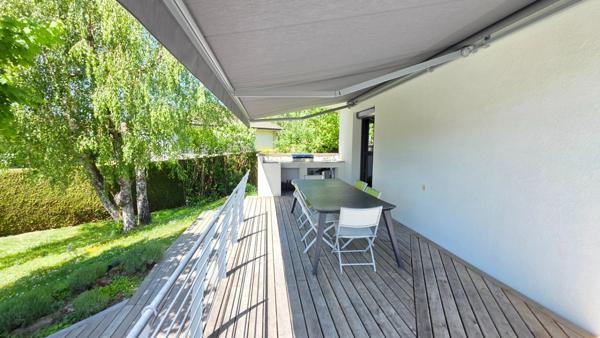 AUX PORTES DE LIMOGES OUEST SUPERBE MAISON ENTIEREMENT RENOVEE AVEC PISCINE ET POOL HOUSE