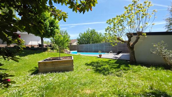 AUX PORTES DE LIMOGES OUEST SUPERBE MAISON ENTIEREMENT RENOVEE AVEC PISCINE ET POOL HOUSE