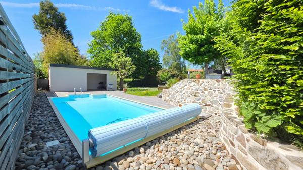 AUX PORTES DE LIMOGES OUEST SUPERBE MAISON ENTIEREMENT RENOVEE AVEC PISCINE ET POOL HOUSE