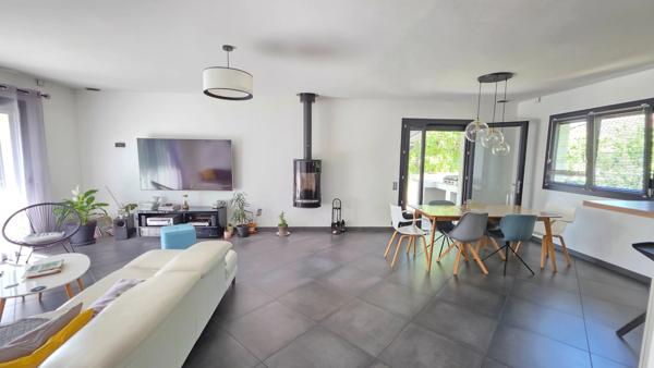 AUX PORTES DE LIMOGES OUEST SUPERBE MAISON ENTIEREMENT RENOVEE AVEC PISCINE ET POOL HOUSE