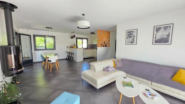 AUX PORTES DE LIMOGES OUEST SUPERBE MAISON ENTIEREMENT RENOVEE AVEC PISCINE ET POOL HOUSE