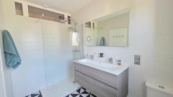 AUX PORTES DE LIMOGES OUEST SUPERBE MAISON ENTIEREMENT RENOVEE AVEC PISCINE ET POOL HOUSE